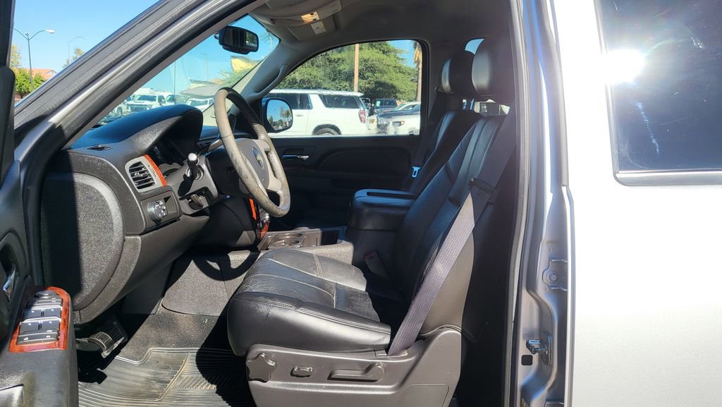 Used 2011 Chevrolet Avalanche LT w/ Texas Edition image 24