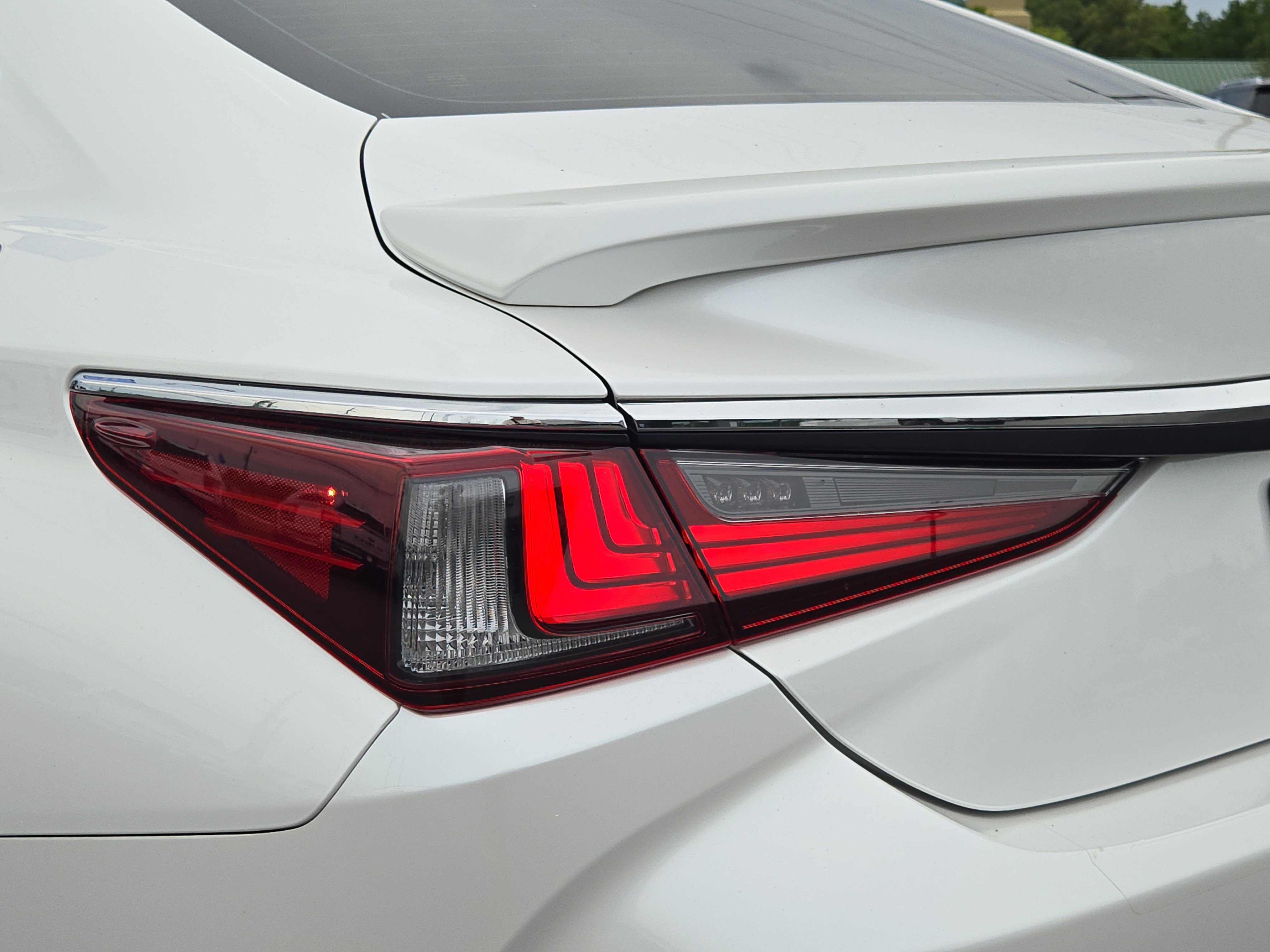 Used 2024 Lexus ES 350 Ultra Luxury w/ Accessory Package (Z2) FWD image 10