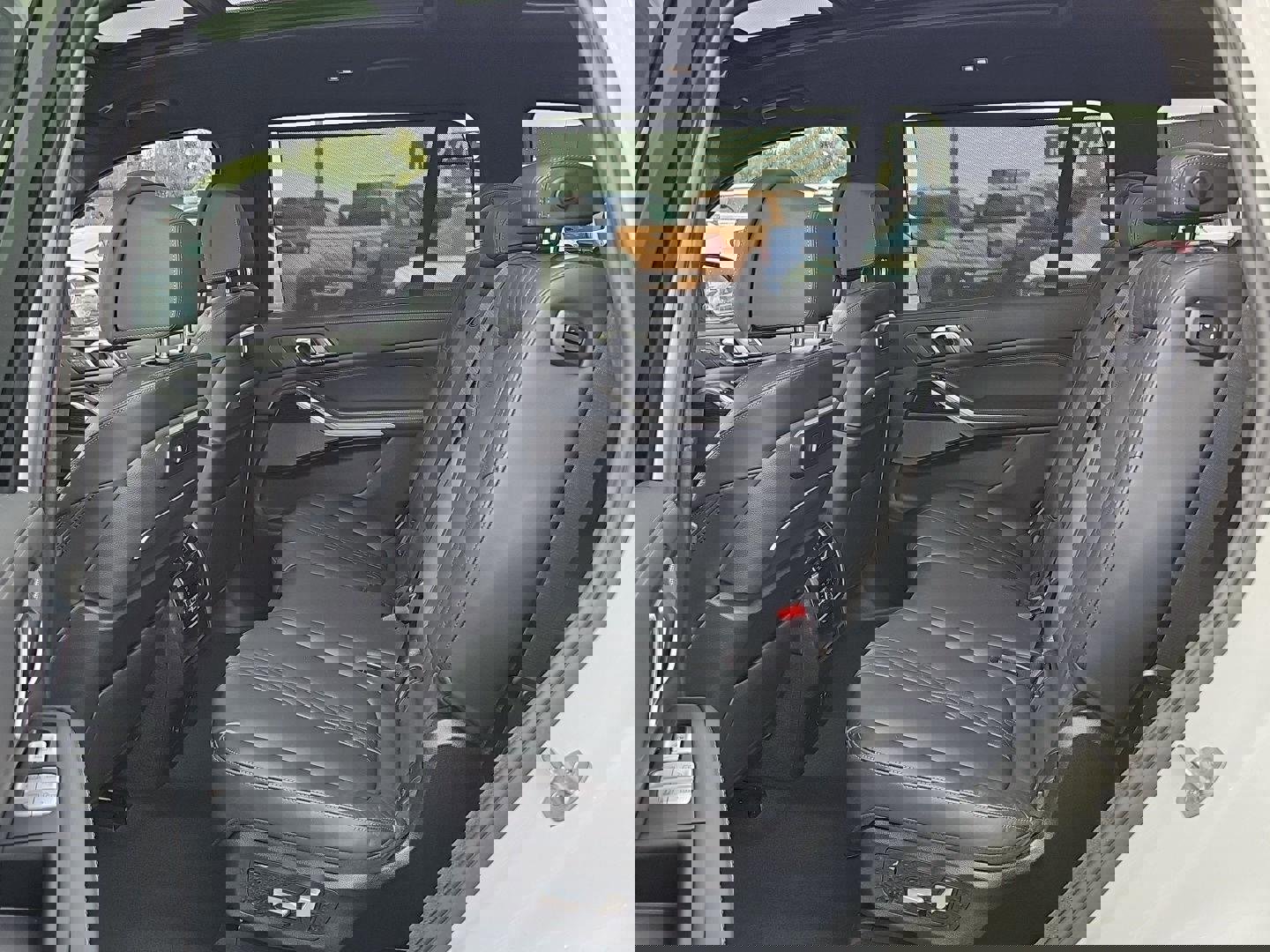 Used 2023 BMW X7 M60i w/ Executive Package image 24