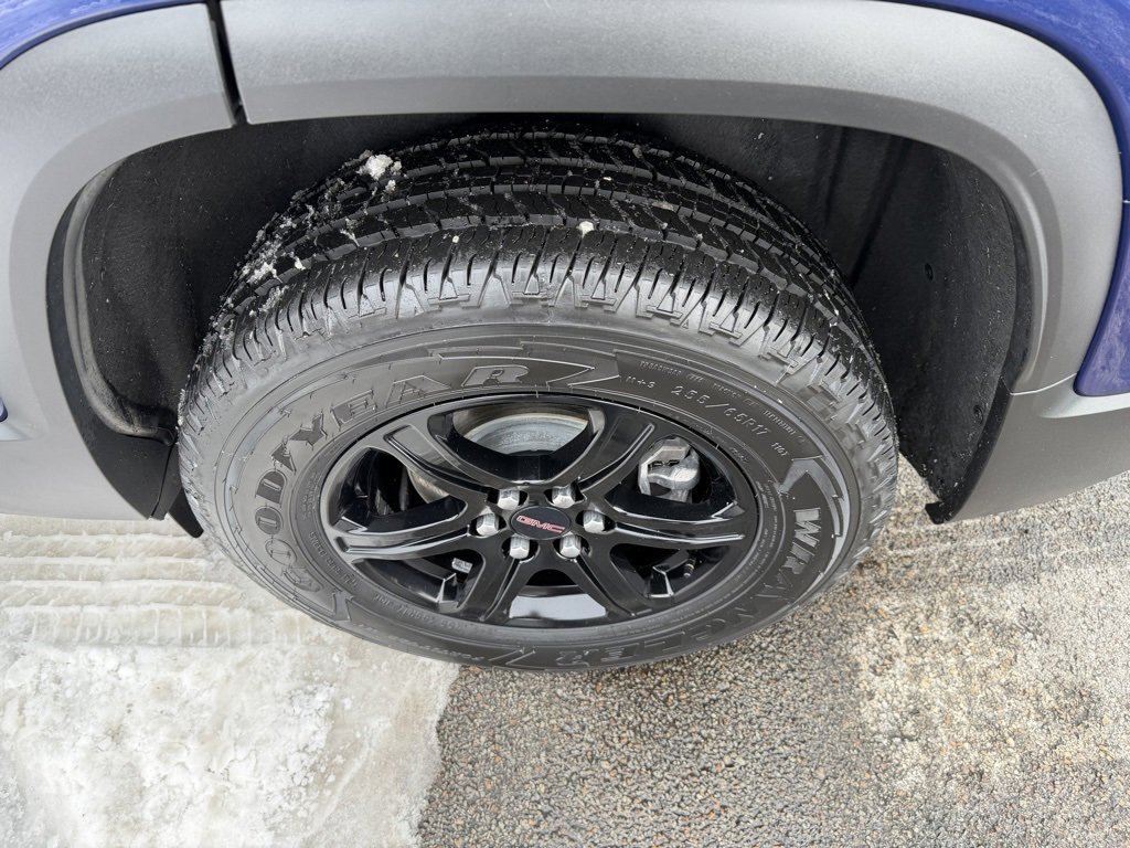 Used 2023 GMC Acadia AT4 w/ Technology Package image 11