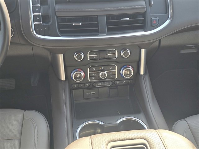 Used 2024 GMC Yukon XL SLT w/ SLT Luxury Package image 18