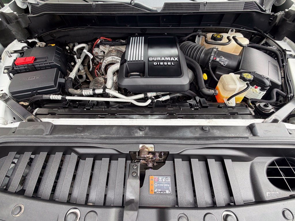Used 2023 Chevrolet Silverado 1500 LT AWD/4WD image 7