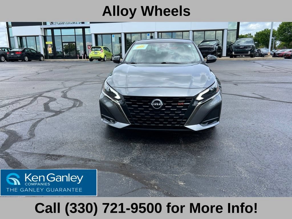 Used 2023 Nissan Altima 2.5 SR AWD/4WD image 3