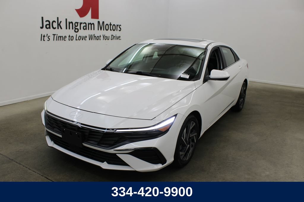 Used 2025 Hyundai Elantra SEL FWD image 1