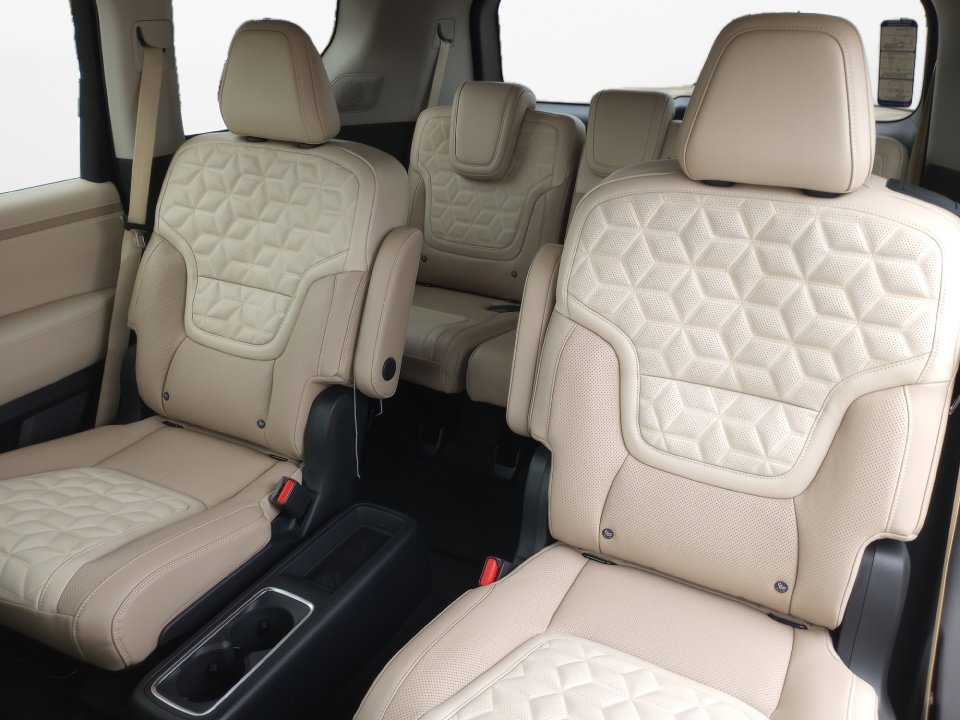 New 2026 Nissan Armada Platinum image 12