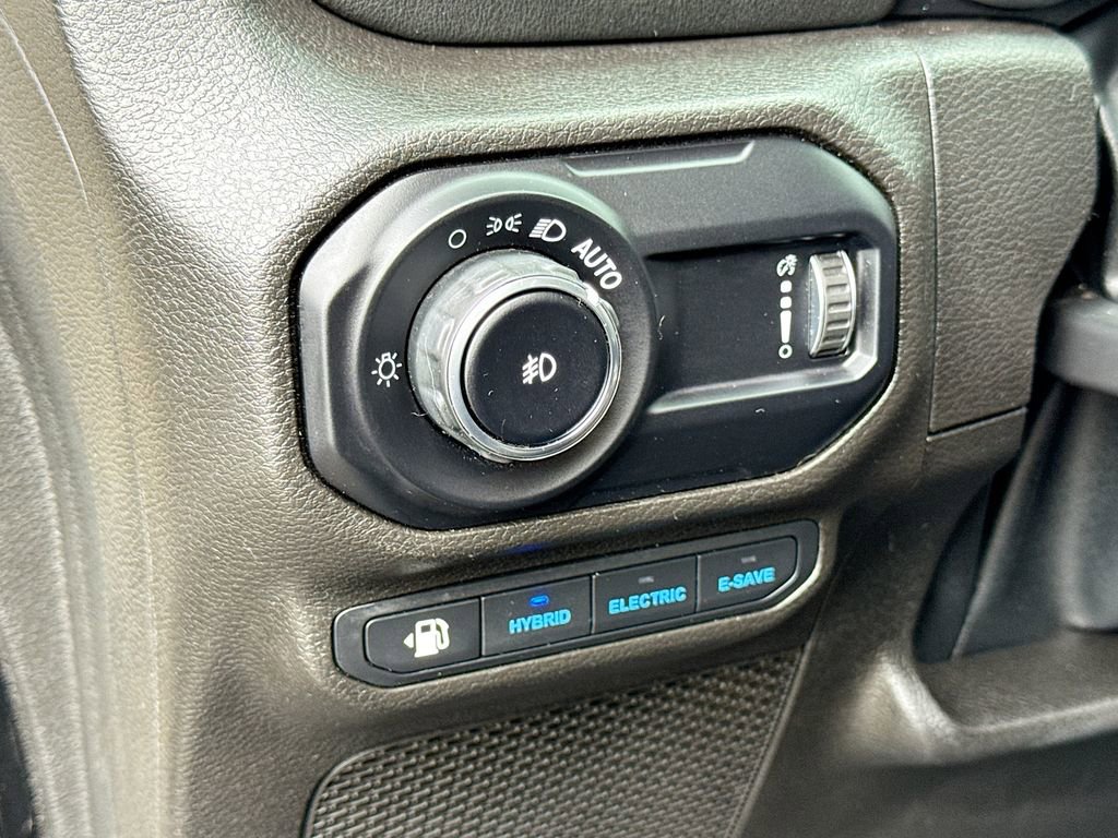 Used 2023 Jeep Wrangler Unlimited Sahara w/ Cold Weather Group image 26