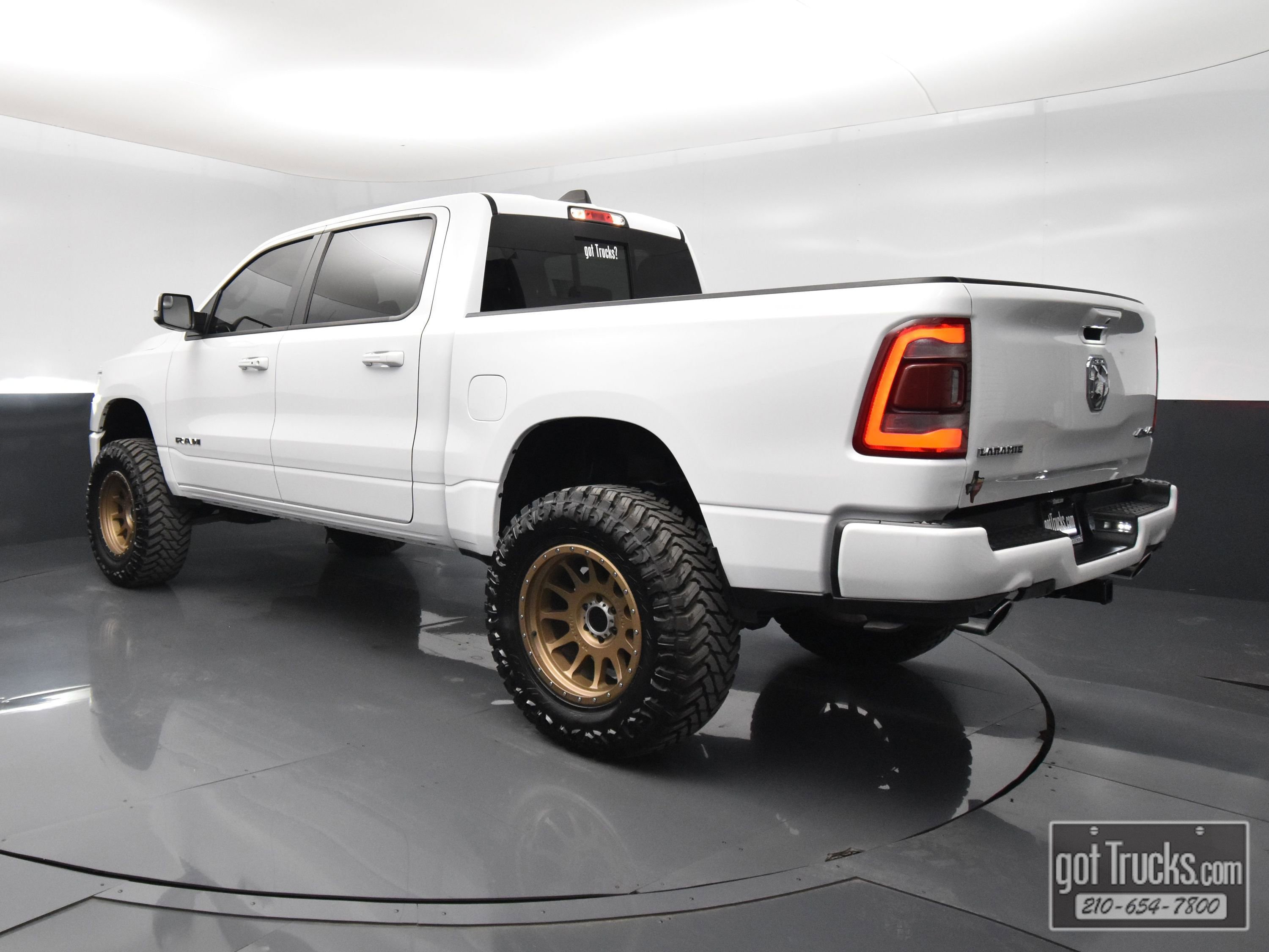 Used 2024 RAM 1500 Laramie AWD/4WD image 5