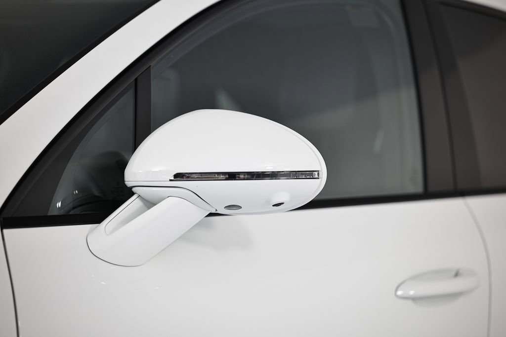 Certified 2026 Porsche Macan image 12