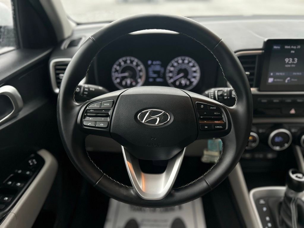 Used 2022 Hyundai Venue SEL image 15