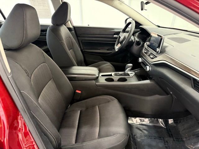 Used 2025 Nissan Altima 2.5 SV FWD image 19