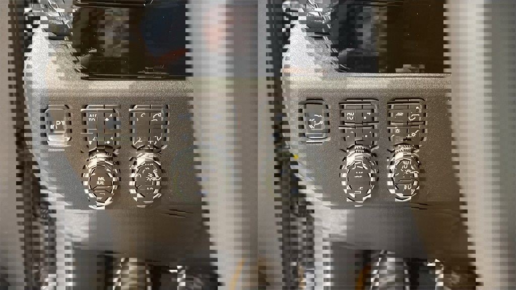 New 2026 GMC Sierra 3500 SLT w/ SLT Premium Package image 33