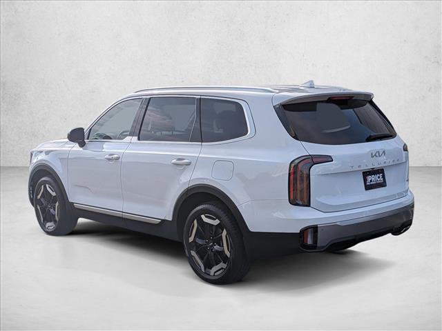 Used 2024 Kia Telluride EX w/ EX Captain's Chair Package image 8