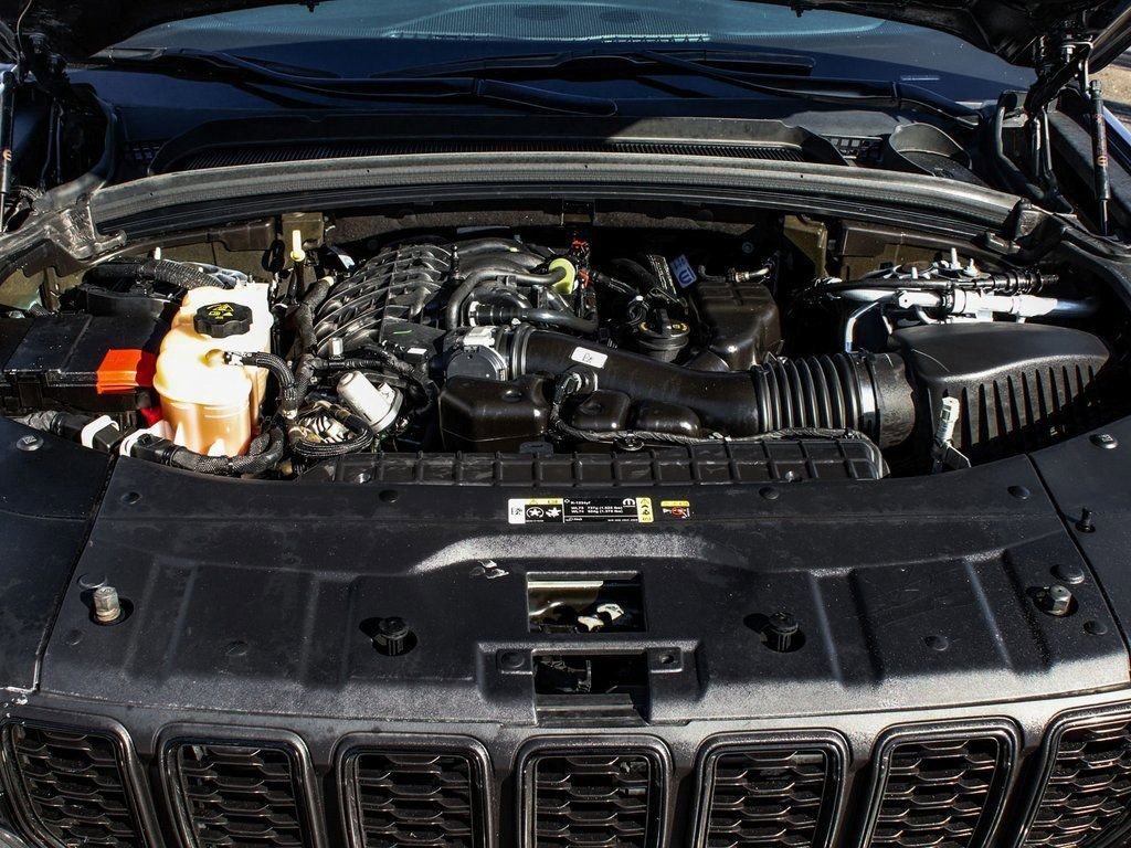 Used 2024 Jeep Grand Cherokee L Laredo AWD/4WD image 47