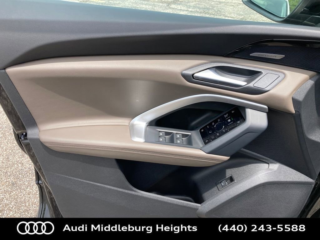 Used 2025 Audi Q5 Premium w/ Convenience Package image 12