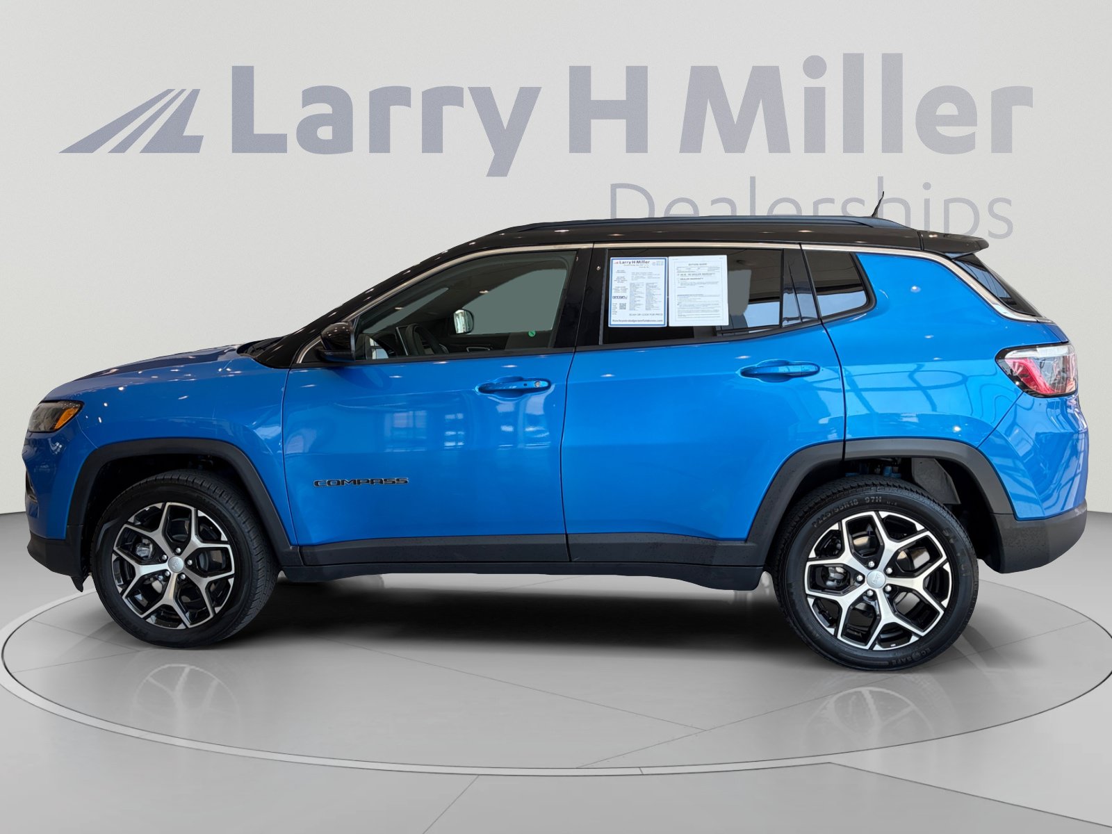 Used 2024 Jeep Compass Limited AWD/4WD image 2