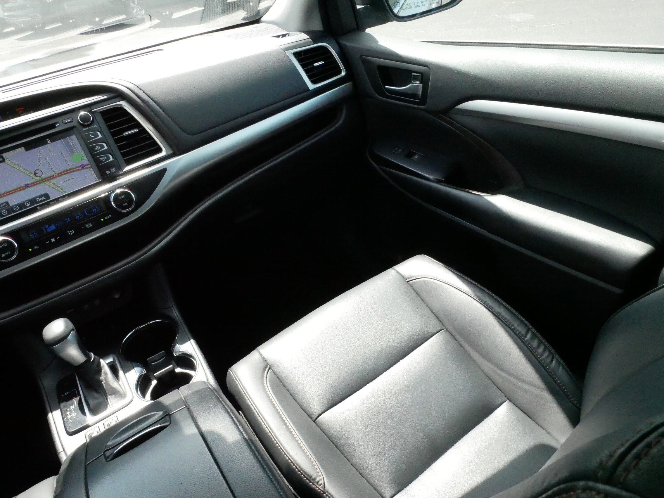 Used 2019 Toyota Highlander XLE AWD/4WD image 11