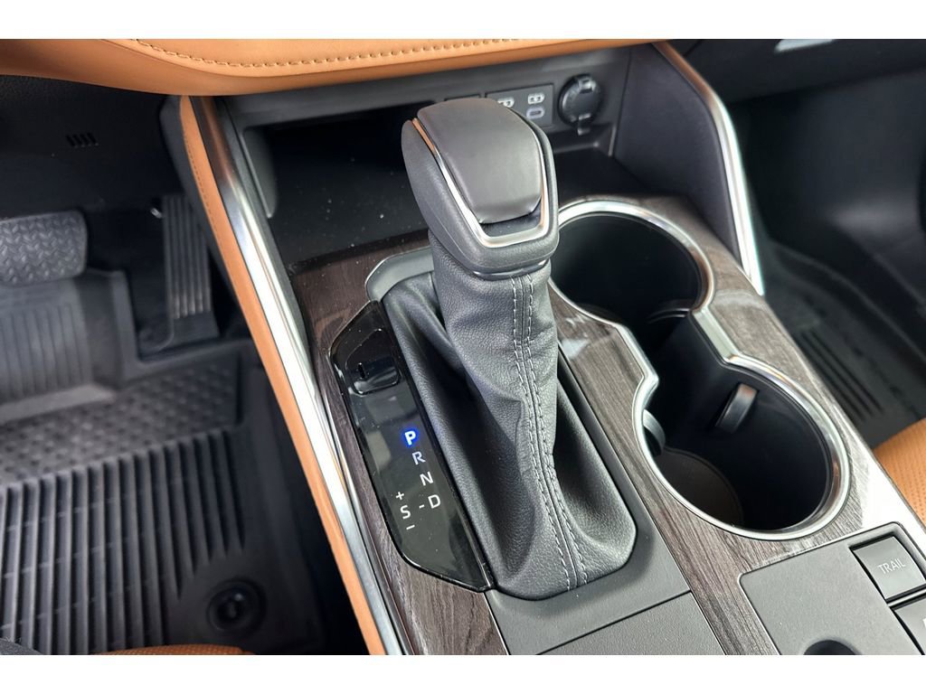 New 2026 Toyota Highlander Platinum image 24