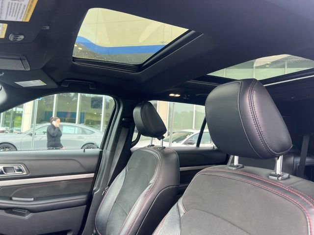 Used 2019 Ford Explorer XLT w/ Equipment Group 202A FWD image 13
