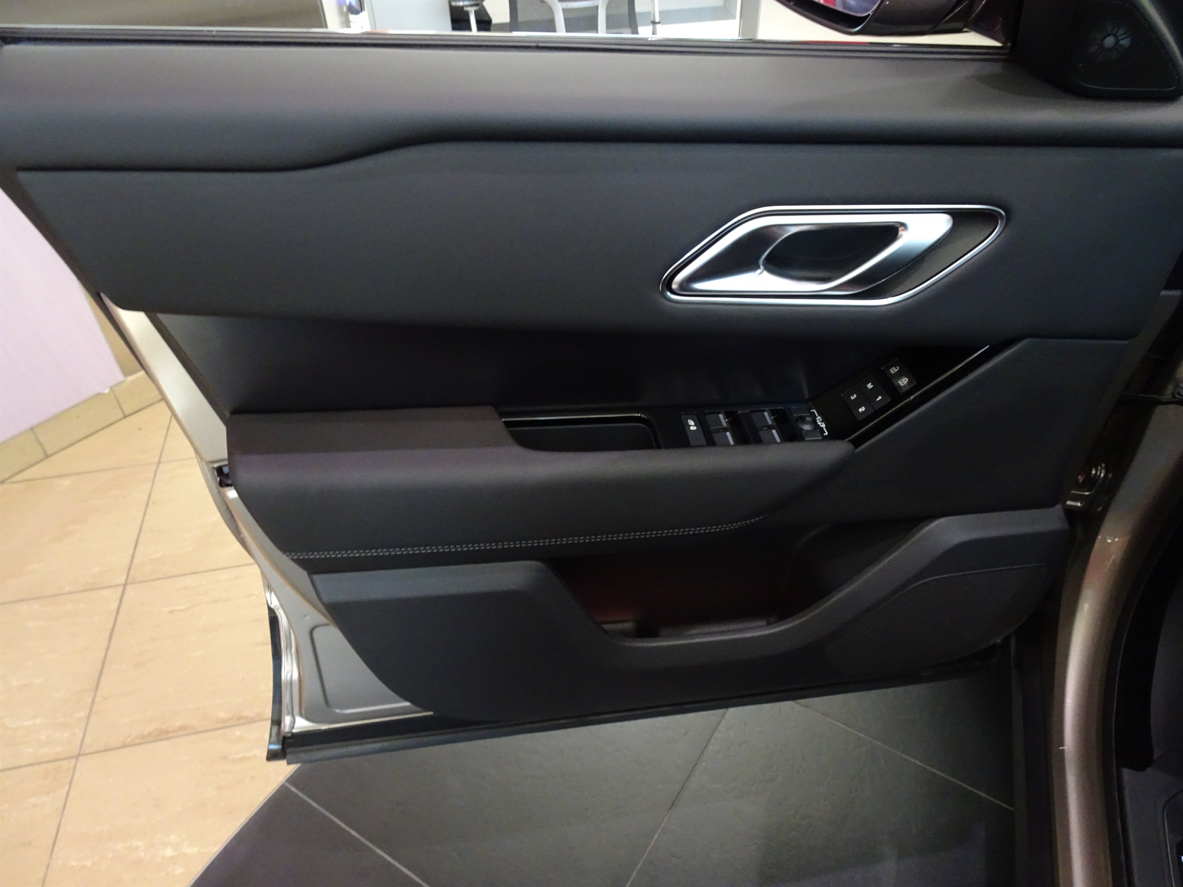 New 2026 Land Rover Range Rover Velar Belgravia AWD/4WD image 16