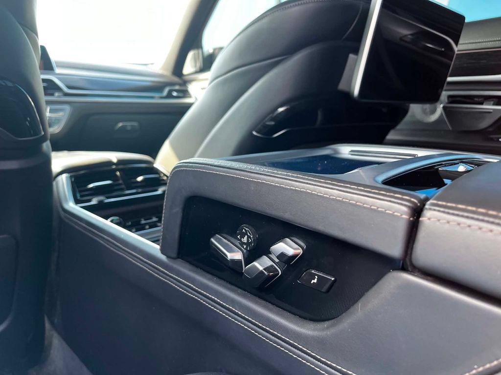 Used 2018 BMW 750i xDrive AWD/4WD image 15