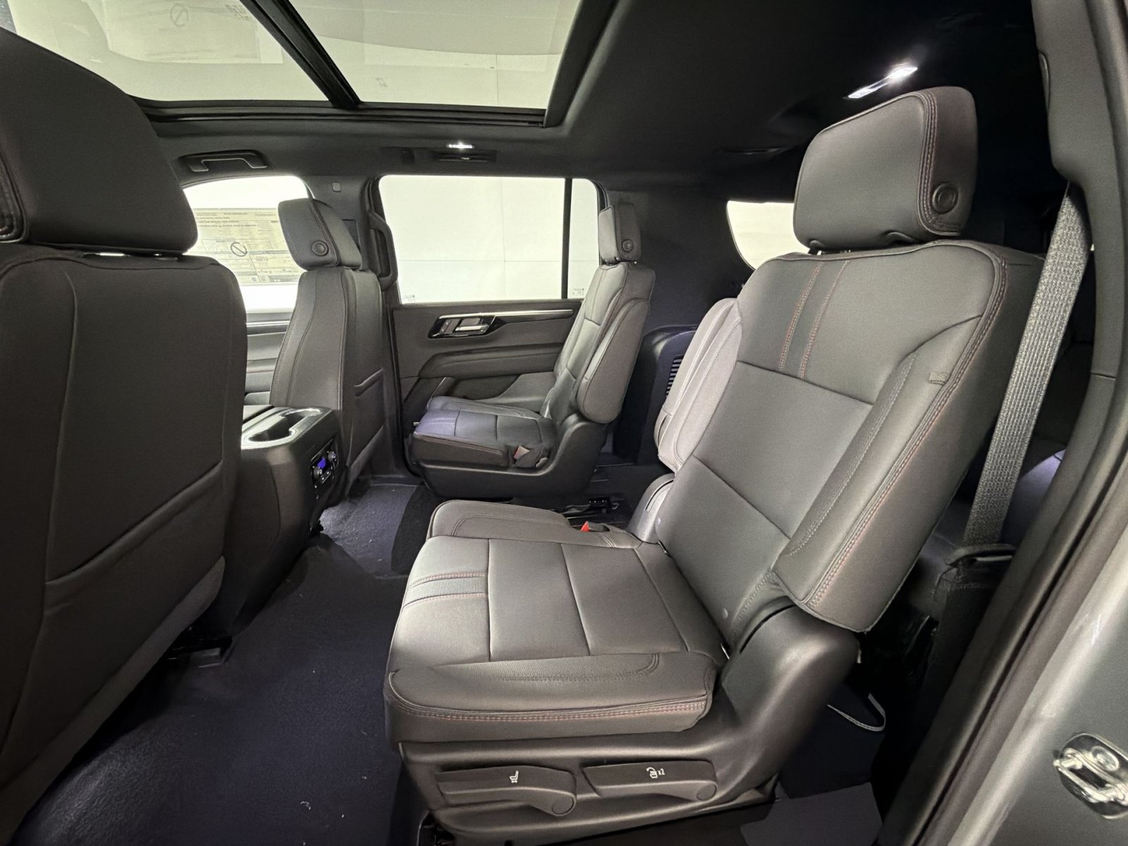 New 2026 Chevrolet Suburban RST w/ Comfort Package AWD/4WD image 25