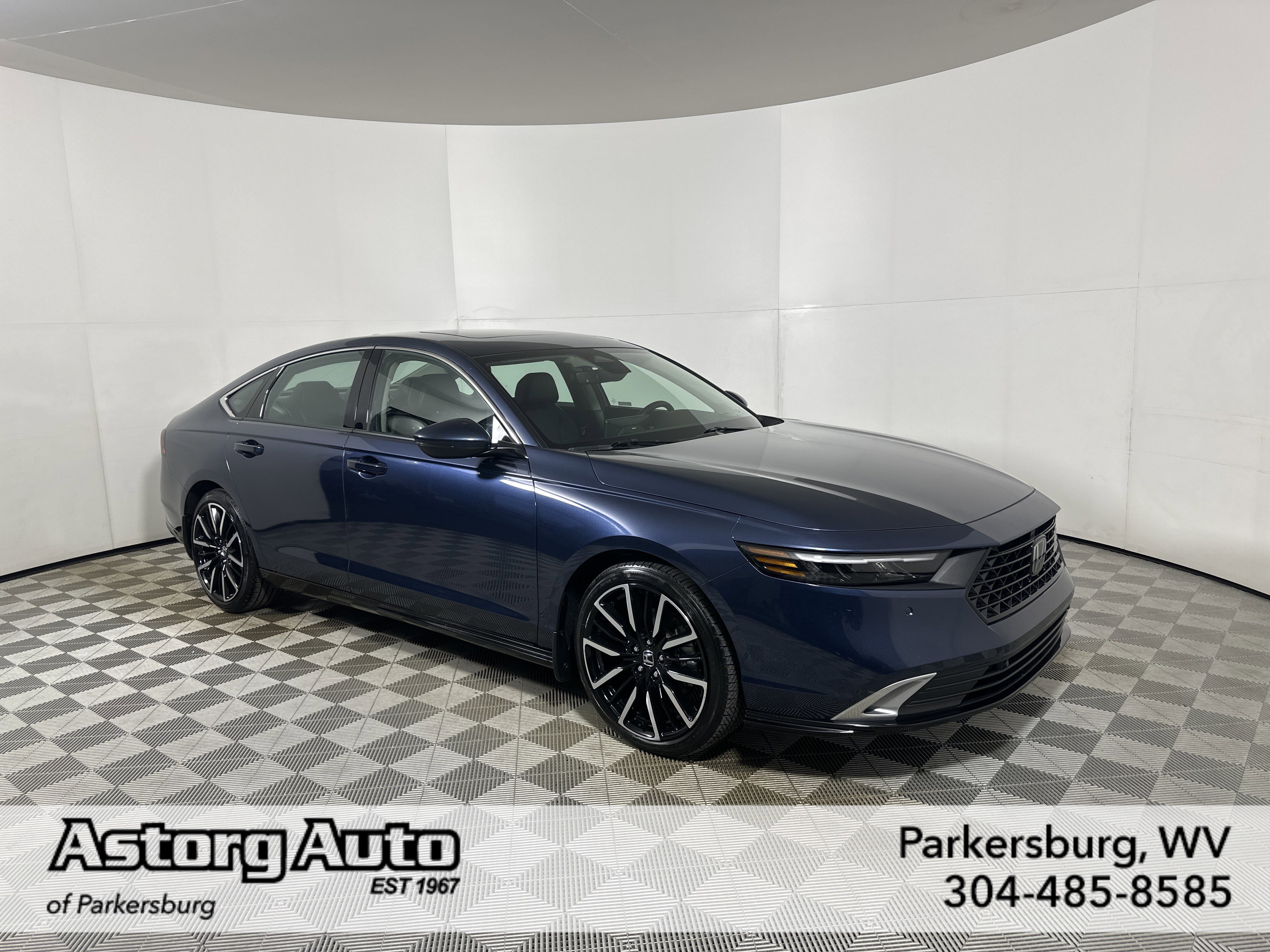 Used 2023 Honda Accord Touring image 1
