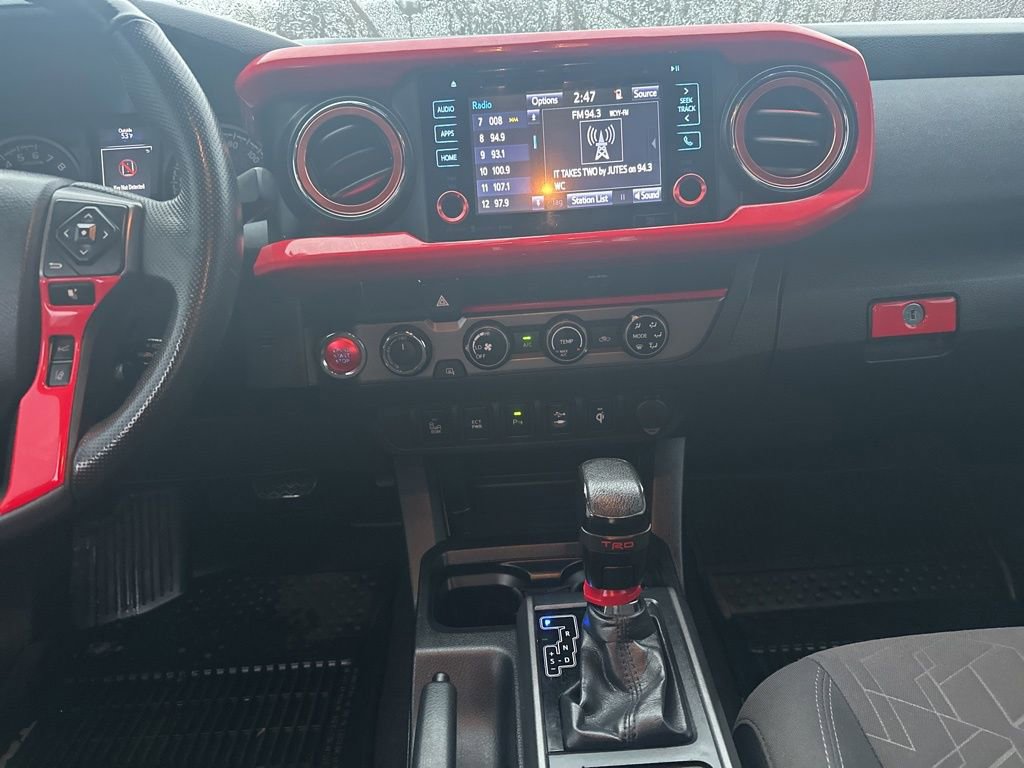 Used 2018 Toyota Tacoma TRD Sport w/ Technology Package image 19