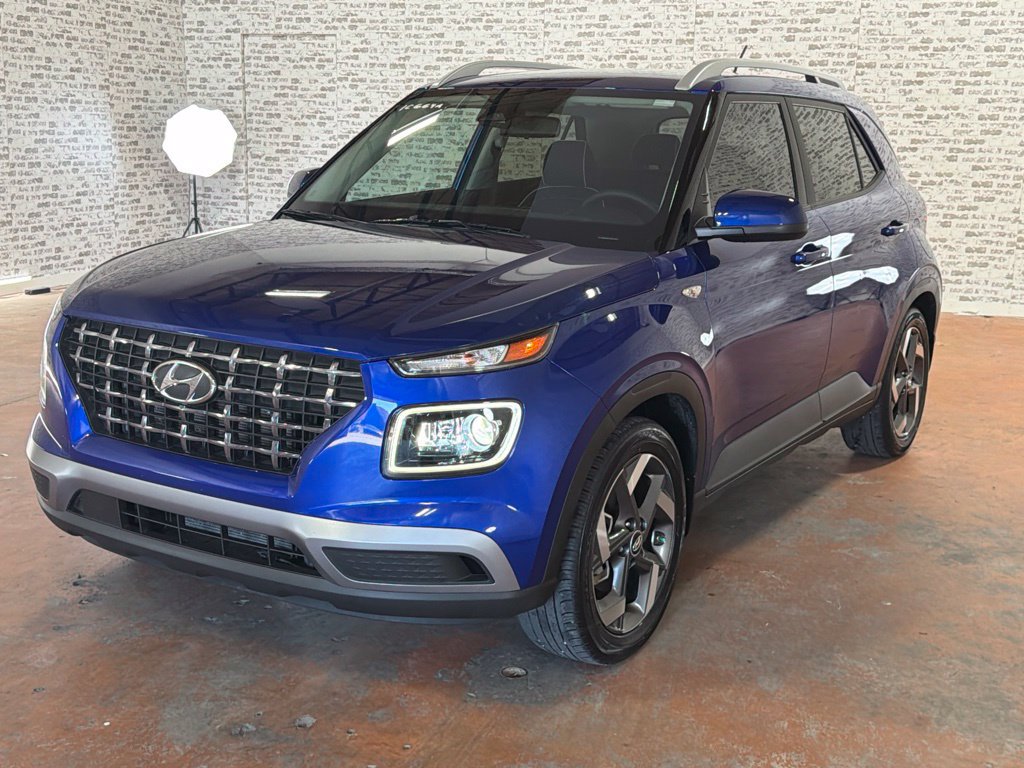 Certified 2024 Hyundai Venue Limited FWD image 3