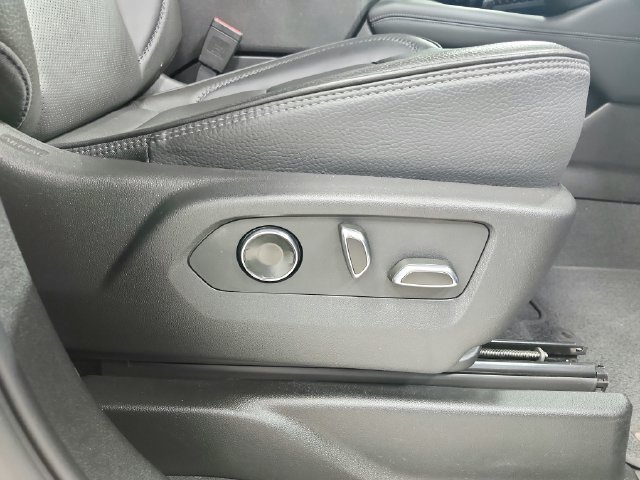 Used 2025 GMC Yukon Denali AWD/4WD image 40