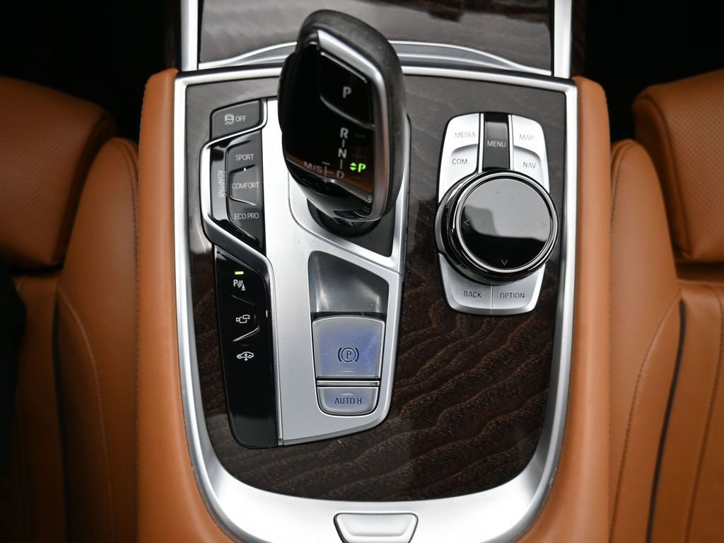 Used 2022 BMW 740i xDrive w/ M Sport Package image 19