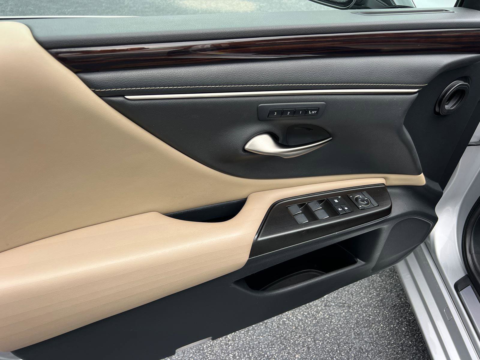 Used 2019 Lexus ES 350 w/ Accessory Package 2 FWD image 10