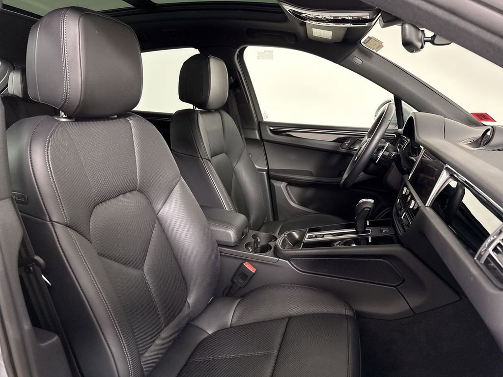 Certified 2025 Porsche Macan image 24