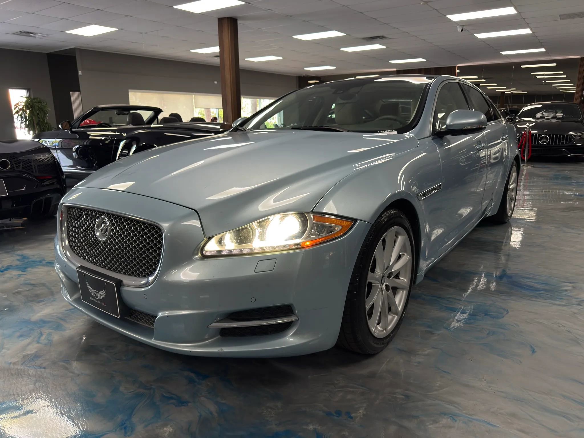 Used 2012 Jaguar XJ image 1