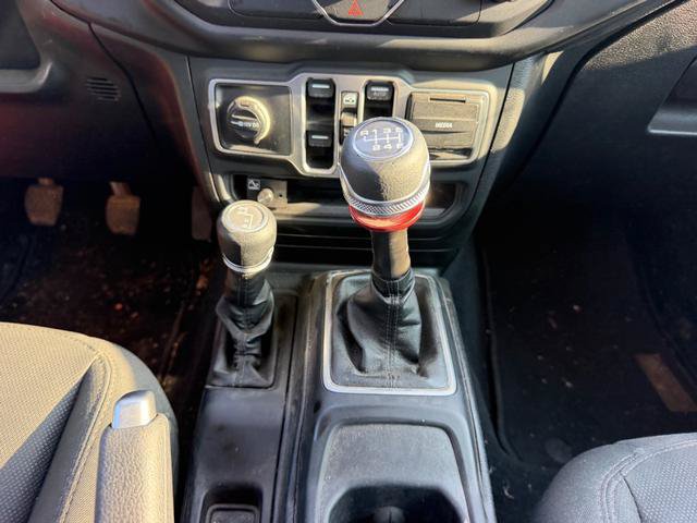 Used 2018 Jeep Wrangler Unlimited Sport S AWD/4WD image 14
