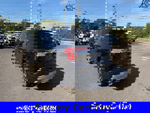 Certified 2023 GMC Acadia SLT w/ Preferred Package image 5