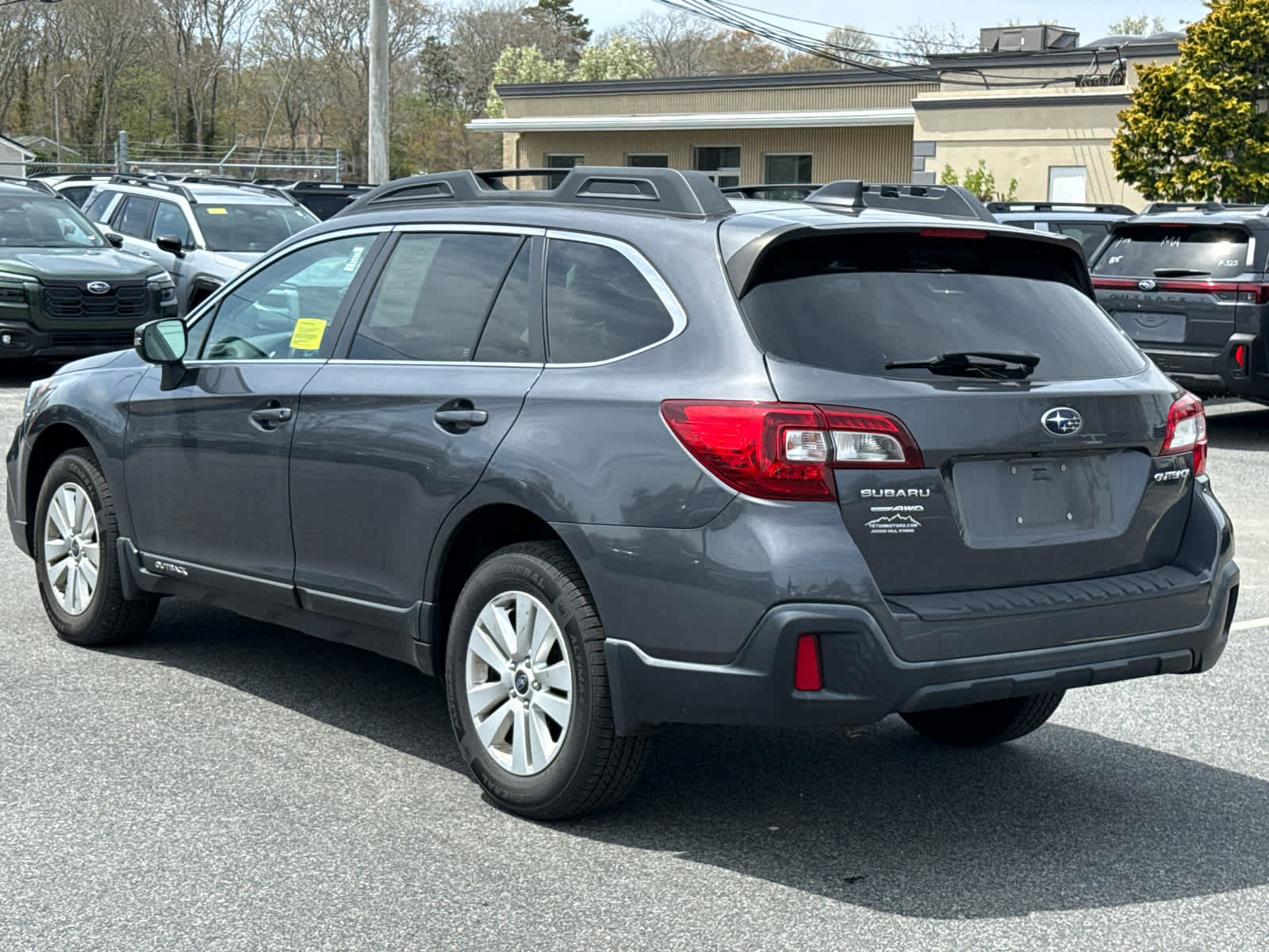 Used 2018 Subaru Outback 2.5i Premium AWD/4WD image 3