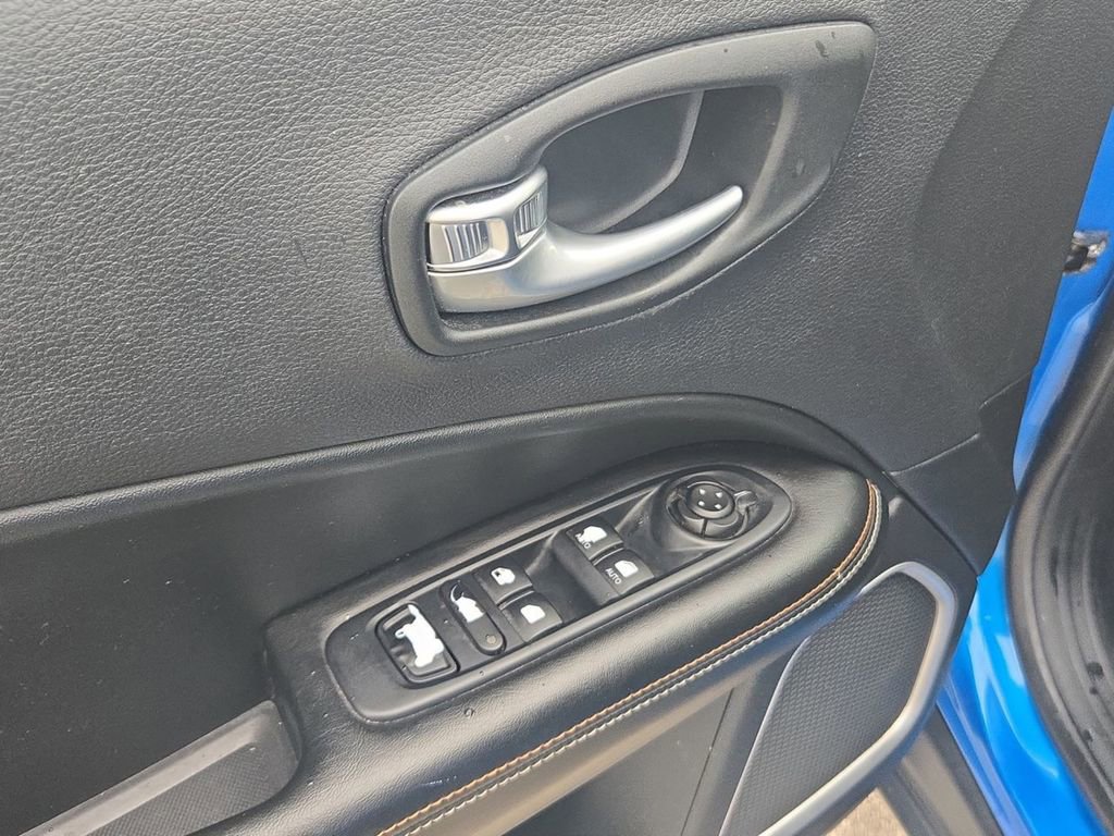 Used 2021 Jeep Compass Sport image 10