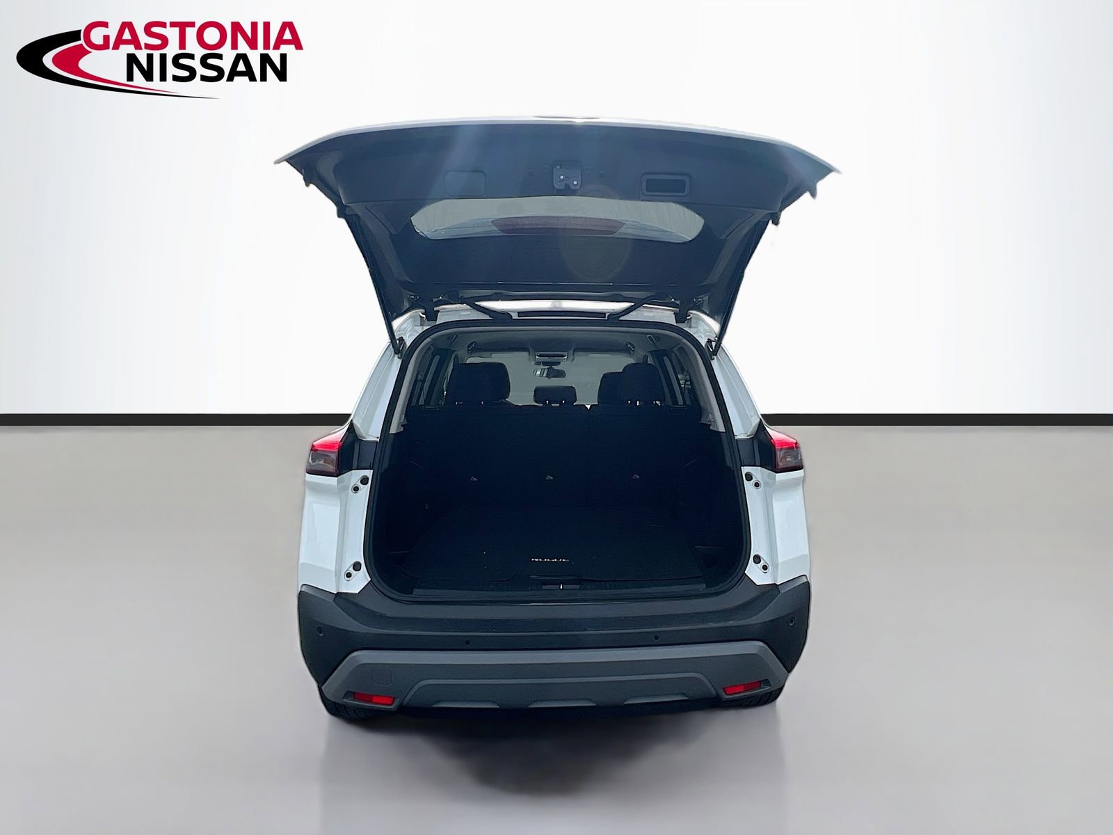 Used 2023 Nissan Rogue S image 32