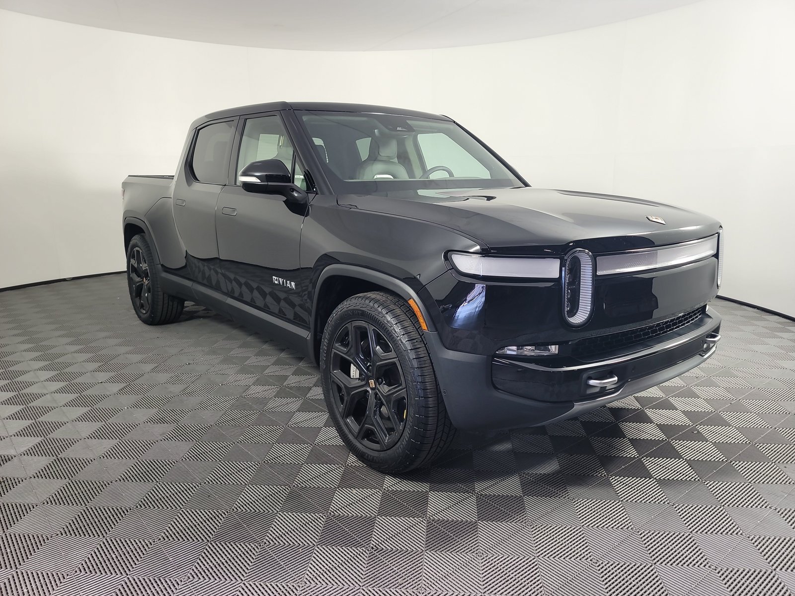 Used 2024 Rivian R1T Adventure Dual AWD/4WD image 7