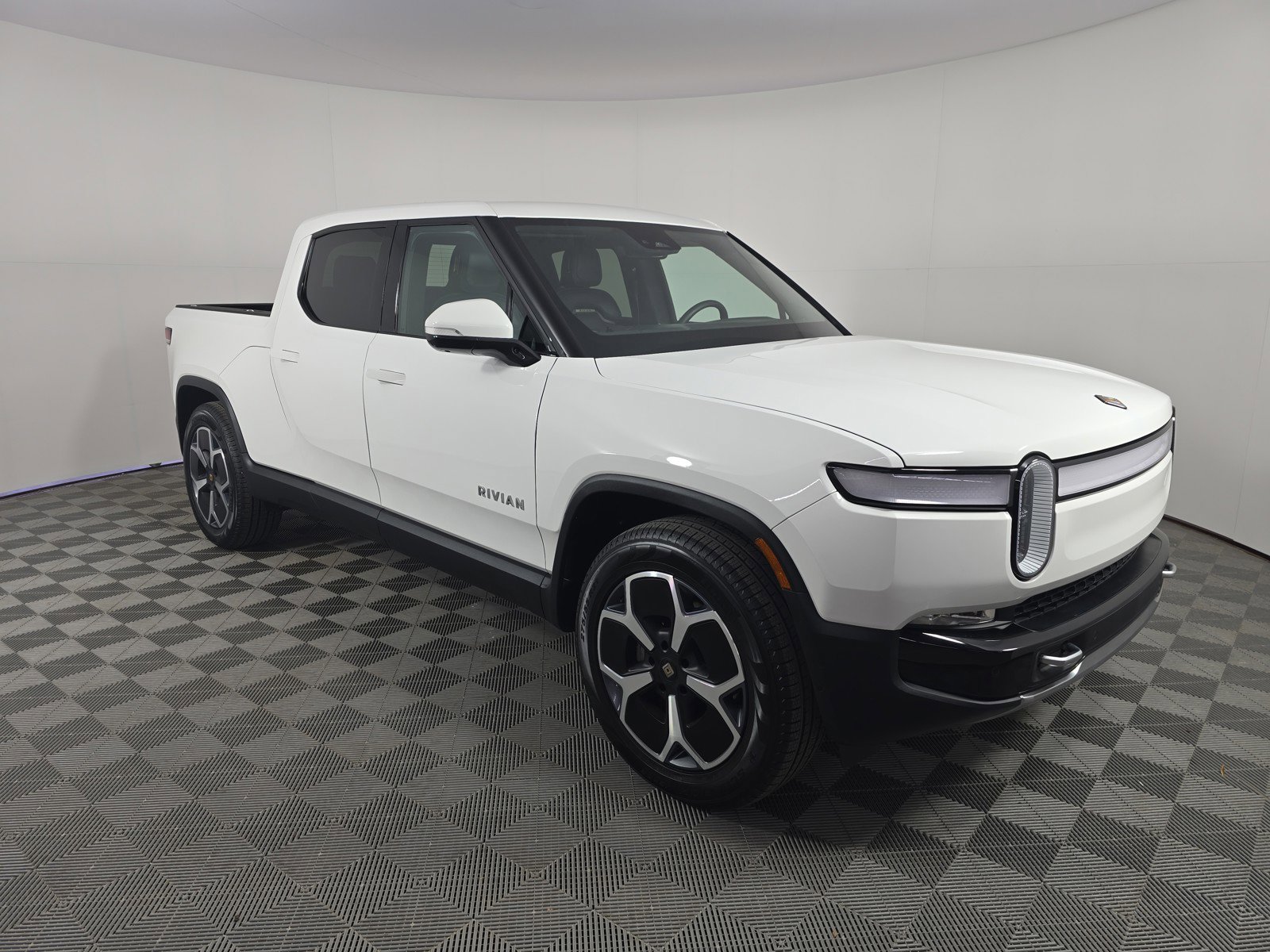 Used 2024 Rivian R1T Adventure AWD/4WD image 7