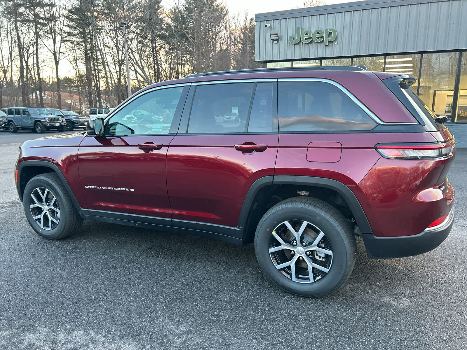 New 2026 Jeep Grand Cherokee Limited AWD/4WD image 9