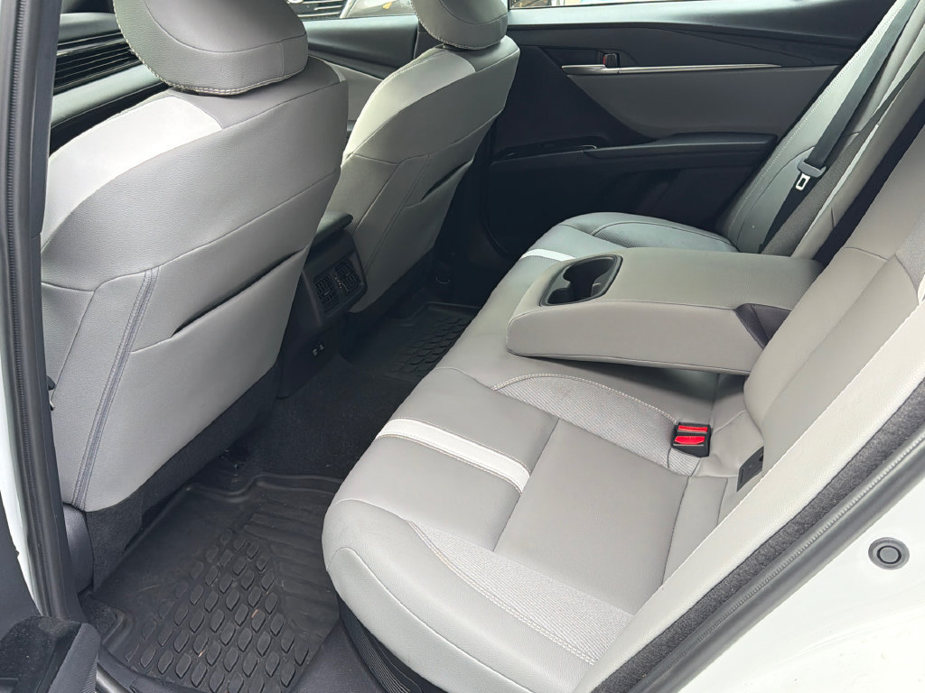 Used 2025 Toyota Camry SE FWD image 16