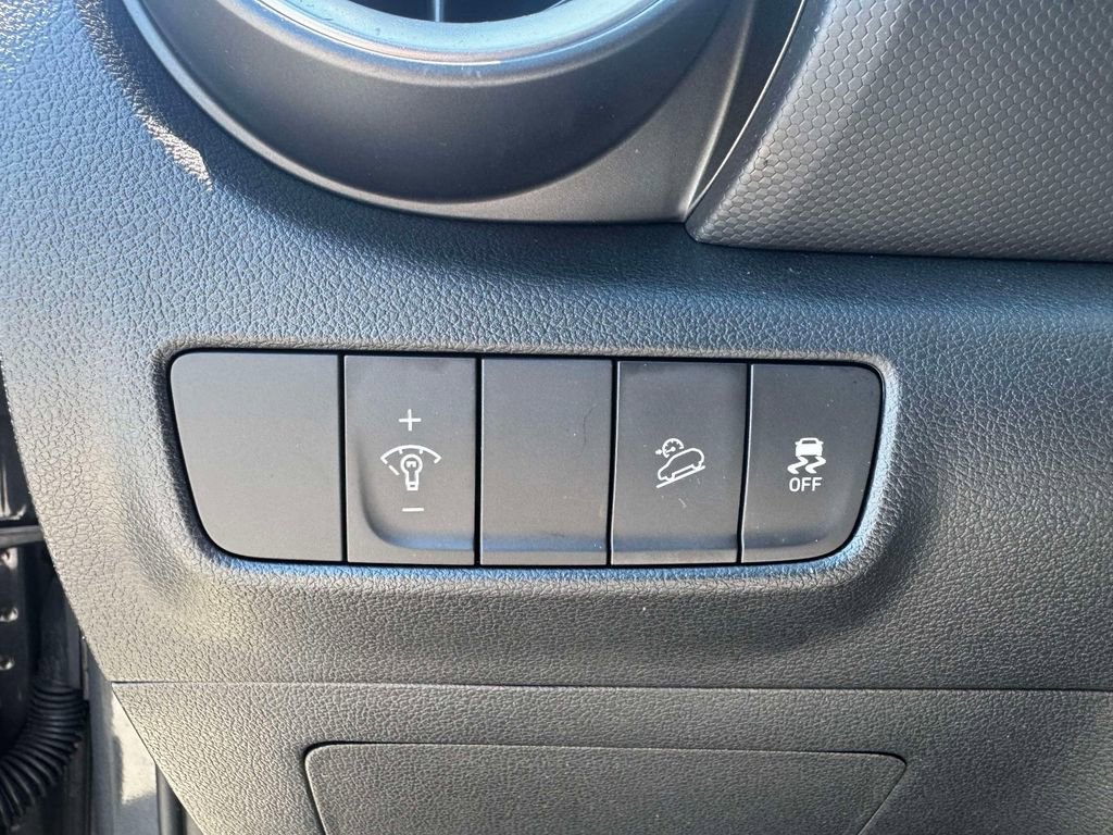 Certified 2023 Hyundai Kona SEL AWD/4WD image 18