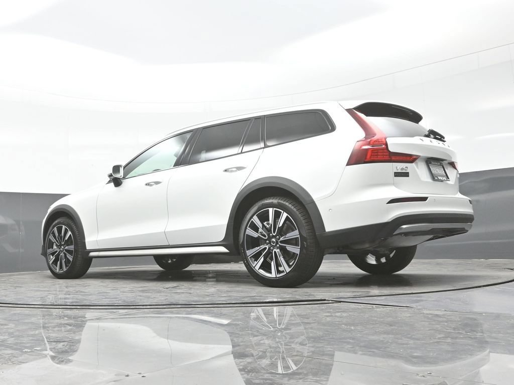 New 2026 Volvo V60 B5 Cross Country Ultra w/ Climate Package AWD/4WD image 31