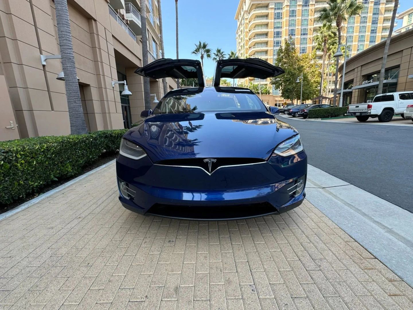 Used 2018 Tesla Model X 75D image 2