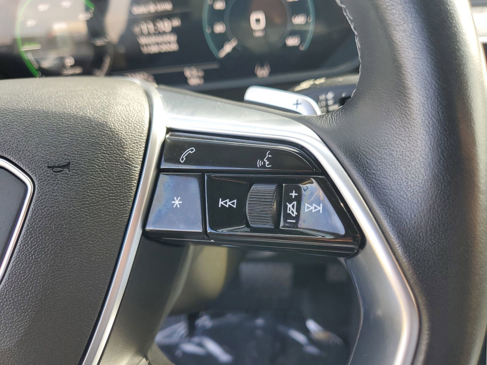 Used 2023 Audi e-tron Premium Plus w/ Premium Plus Package image 26