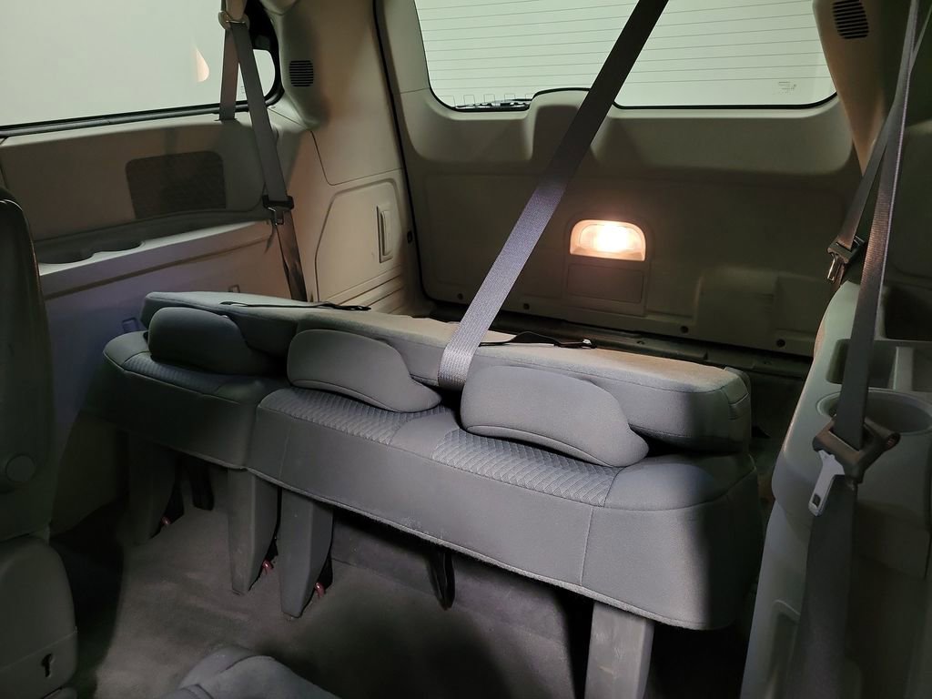 Used 2010 Chrysler Town & Country Touring image 21