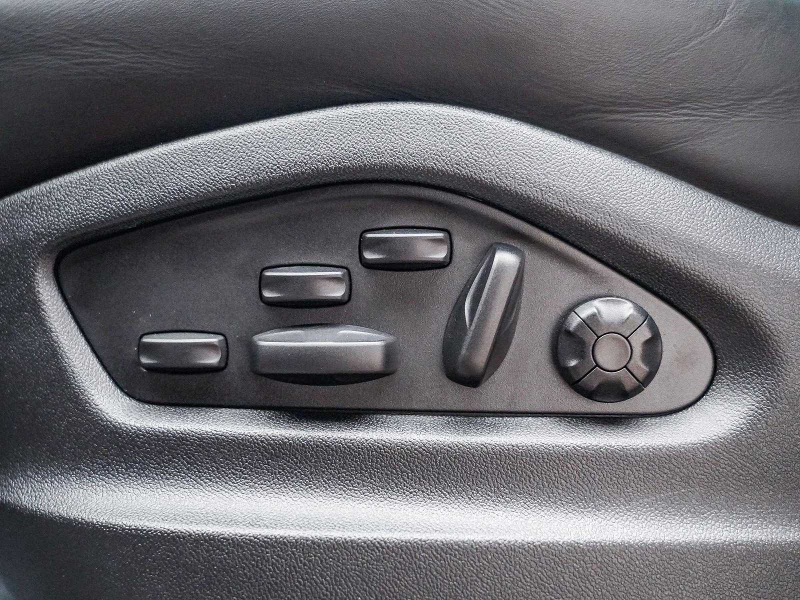 Used 2025 Porsche Cayenne S image 25