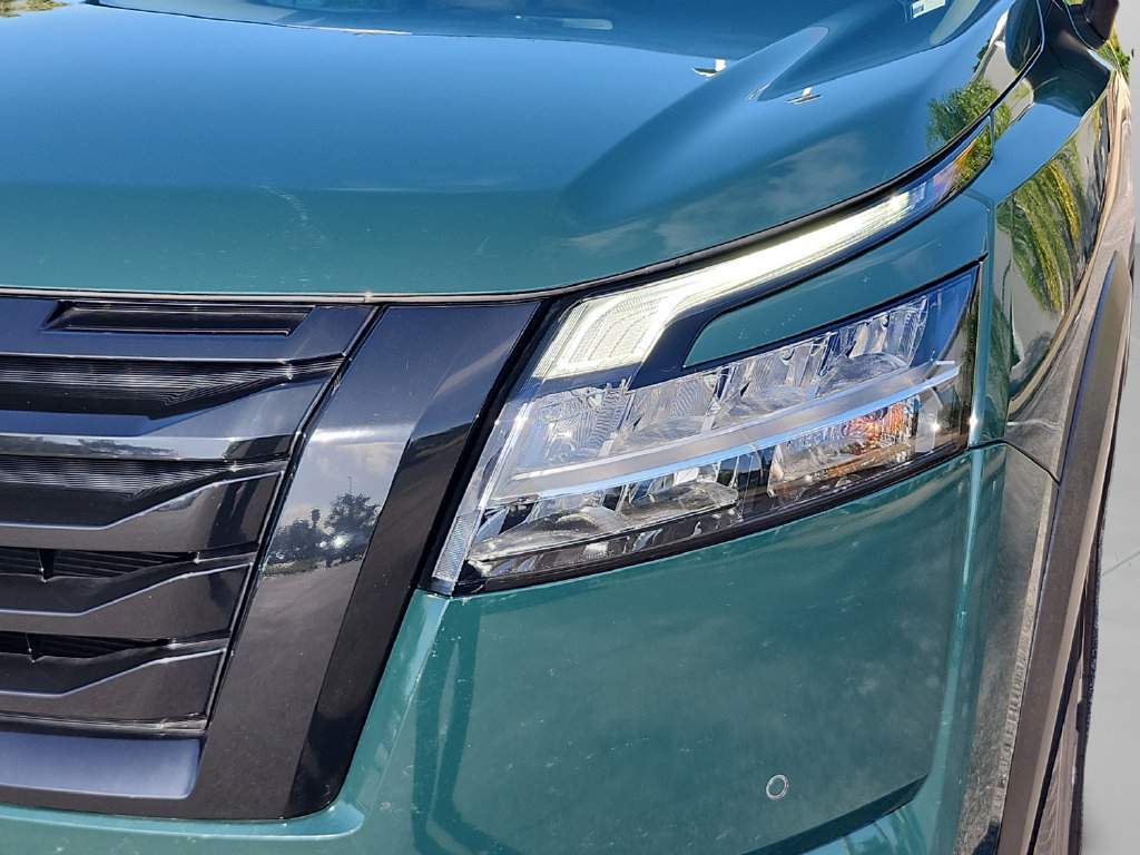 Used 2023 Nissan Pathfinder SL w/ Lighting Package (N92) FWD image 14