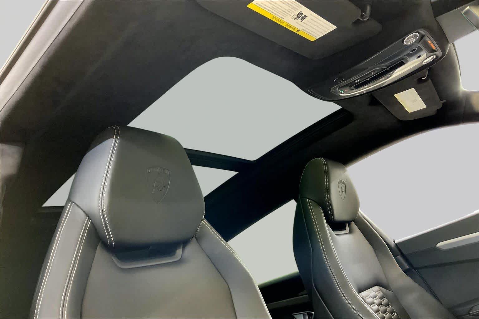 Used 2020 Lamborghini Urus AWD/4WD image 13